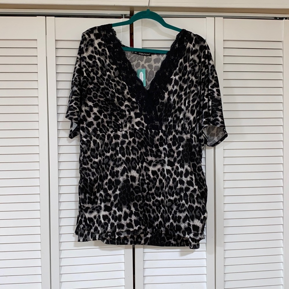 Brand new with tags Maurices Size 3X V-neck shirt